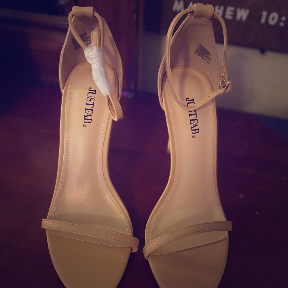 Just Fab “picture perfect” size 9 heels